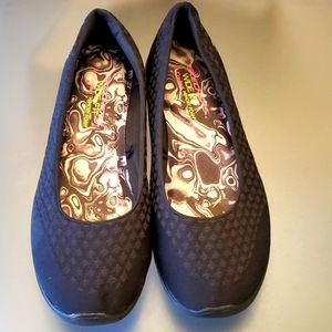NWOT Skechers wide fit flats